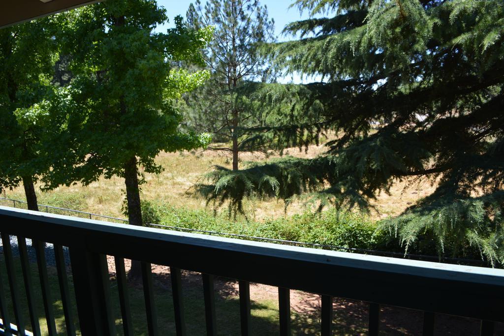 Pioneer Inn & Suites Volcano Bagian luar foto
