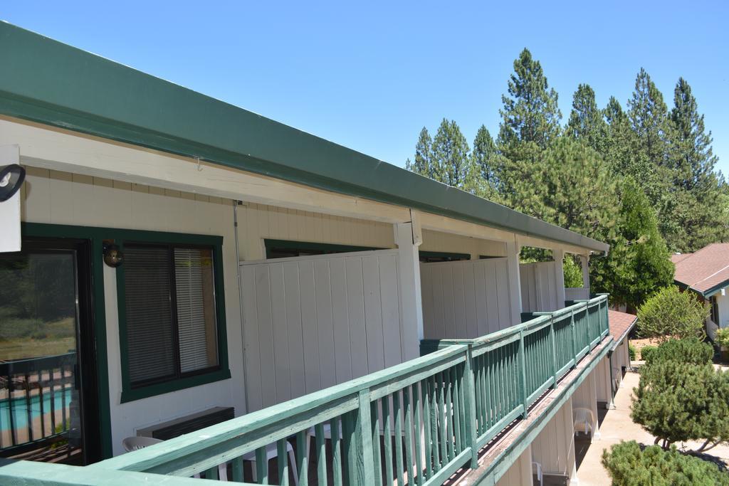 Pioneer Inn & Suites Volcano Bagian luar foto