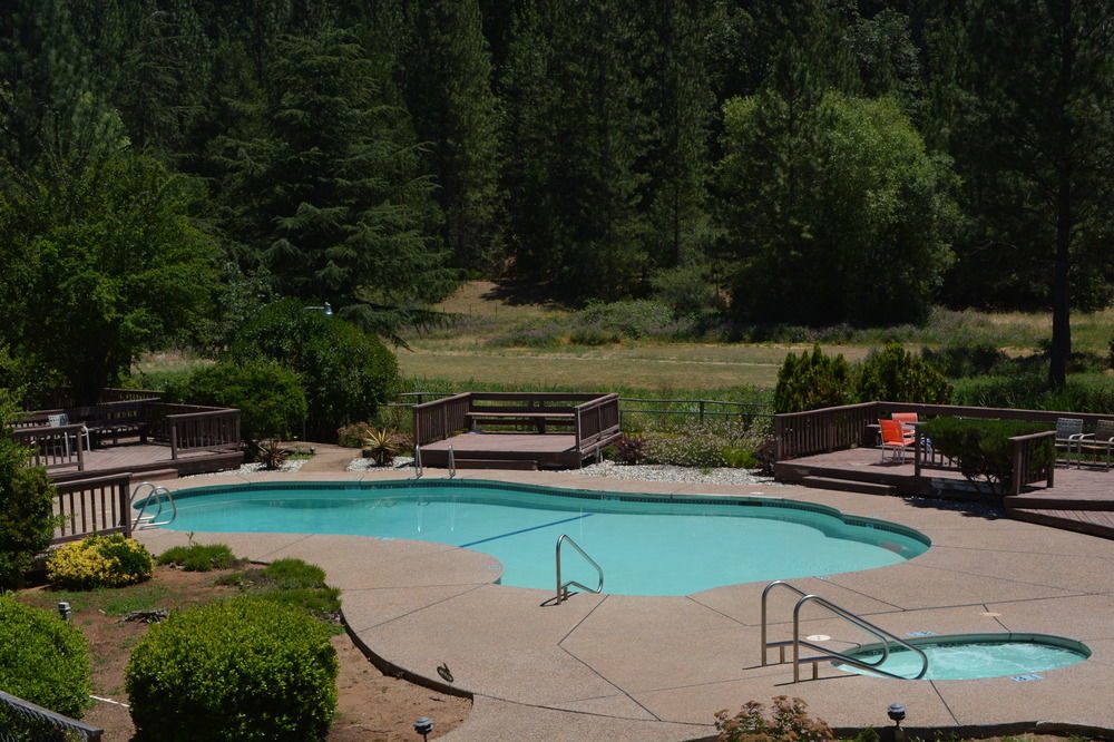 Pioneer Inn & Suites Volcano Bagian luar foto